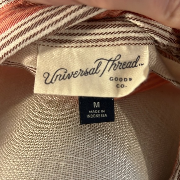 Universal Thread button down - Picture 2 of 3